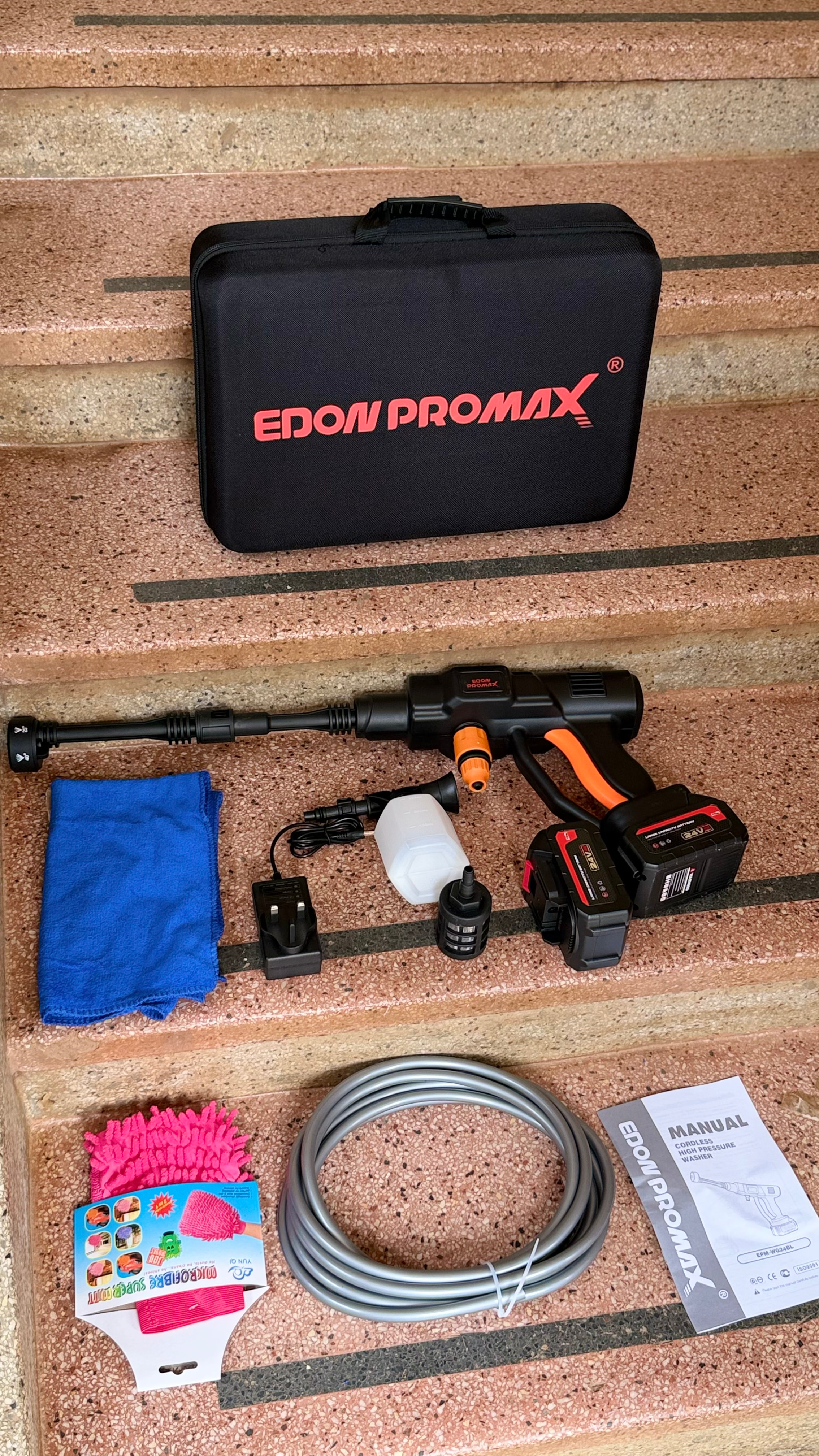 RECHARGEABLE PRESSURE WASHER - 2