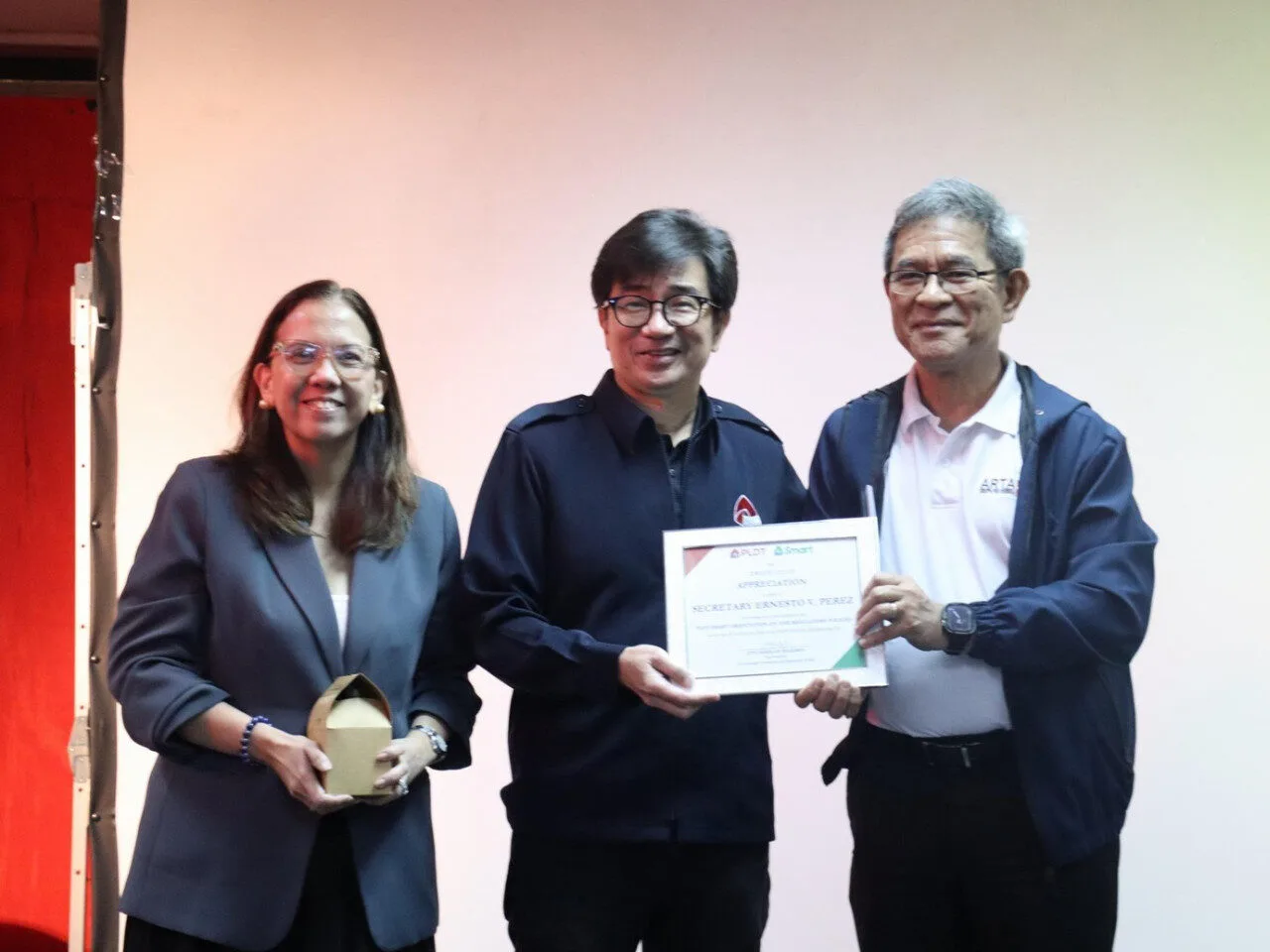 PLDT, Smart strengthen collaboration with gov’t, industry partners to fast-track network rollout under EO 32