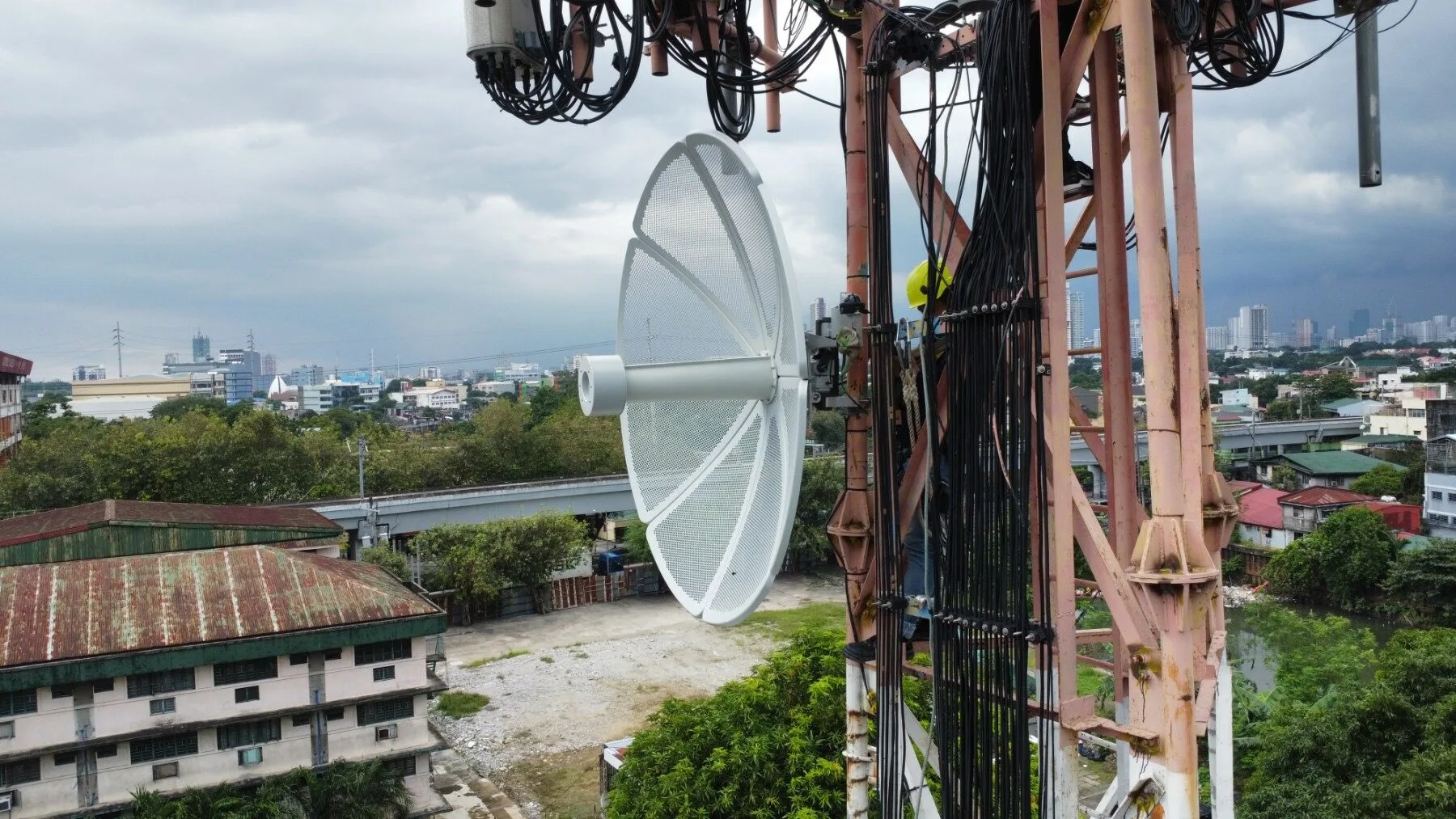Smart pilots robotic arm tech to deliver stronger, smarter connectivity