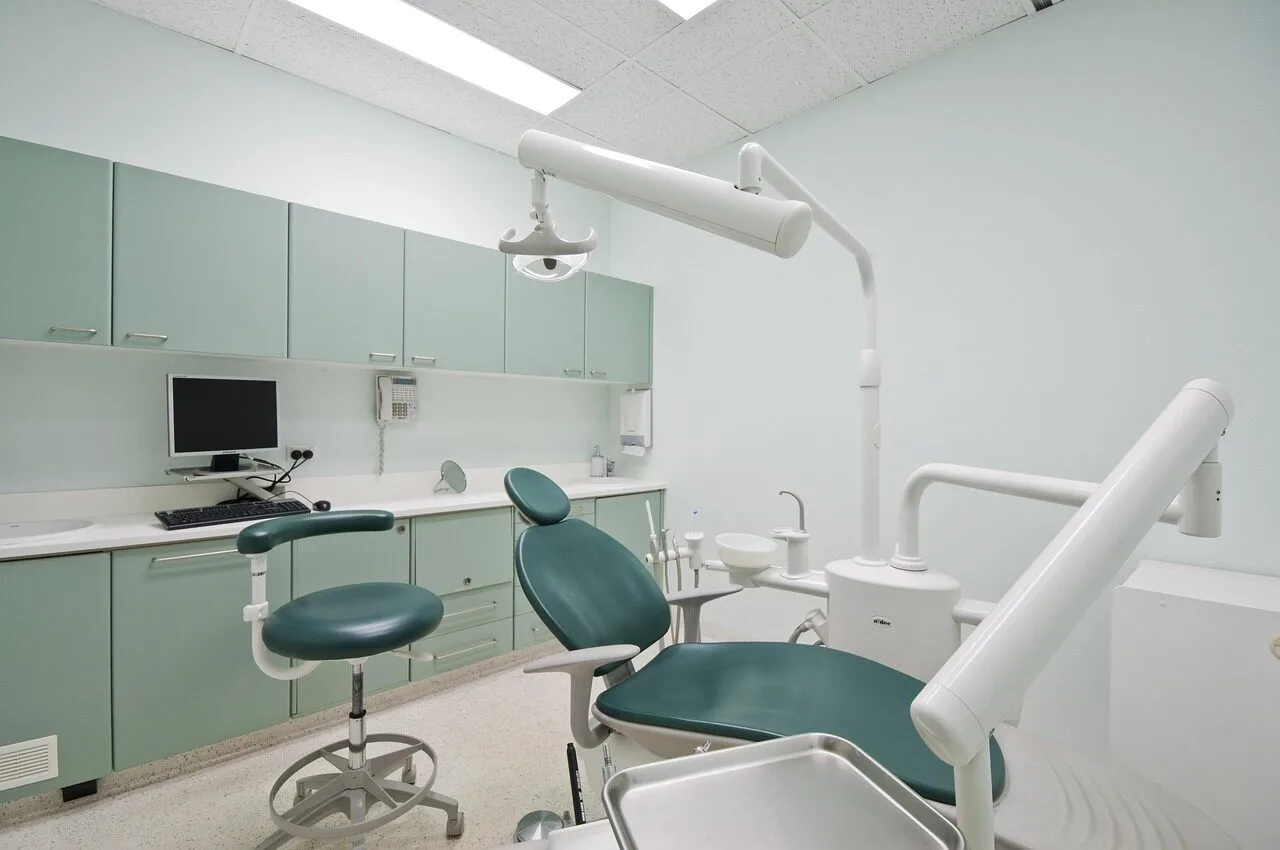 AI gains ground in dental implant navigation, review finds