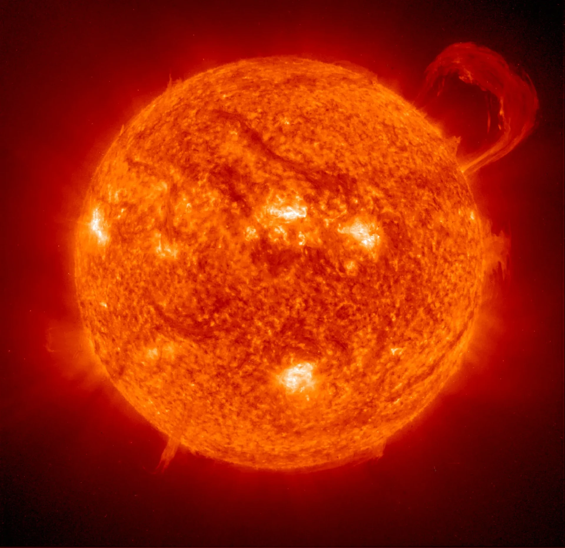 Sun activity intensifies with flares, CMEs as NASA tracks comet passing between Earth and Sun