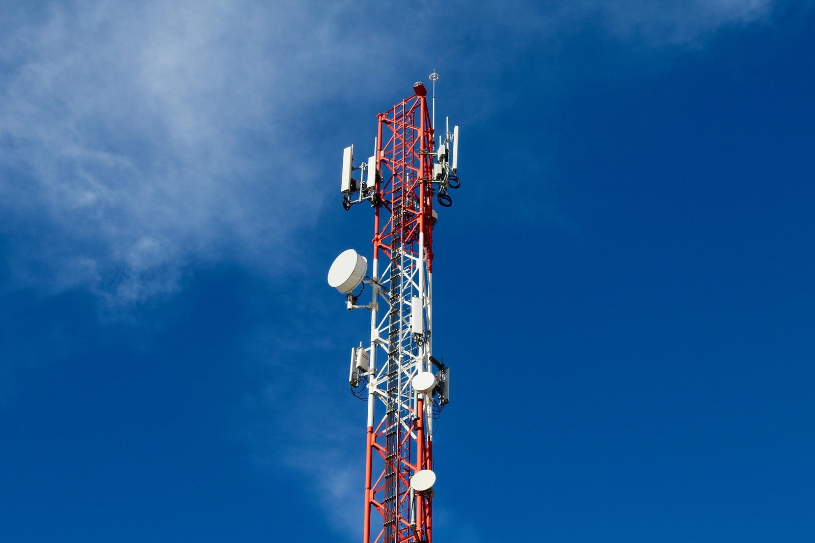 LGUs approve over 12,000 telecom permits as PH internet rollout speeds up