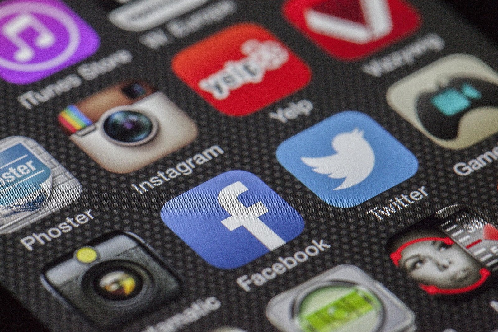Senate approves bill banning social media access for minors under 18