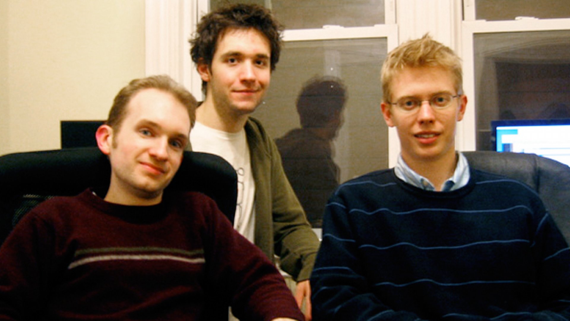 How Reddit Got Its First 1000 Users: Fake Accounts, Forced Launches, and Finding Trust