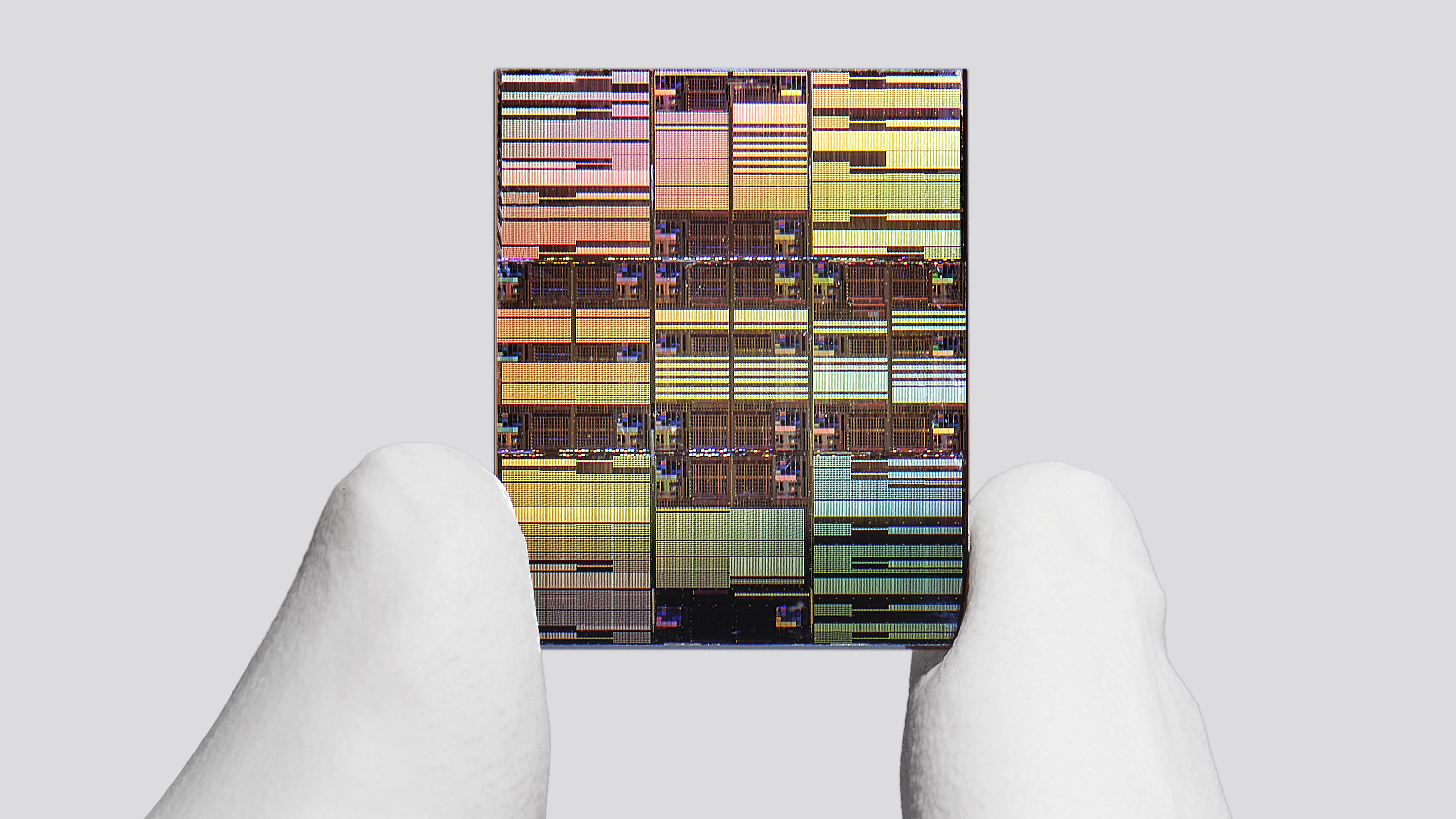 IBM ha presentado una tecnología de chips que podría ayudar a prolongar la Ley de Moore una década más