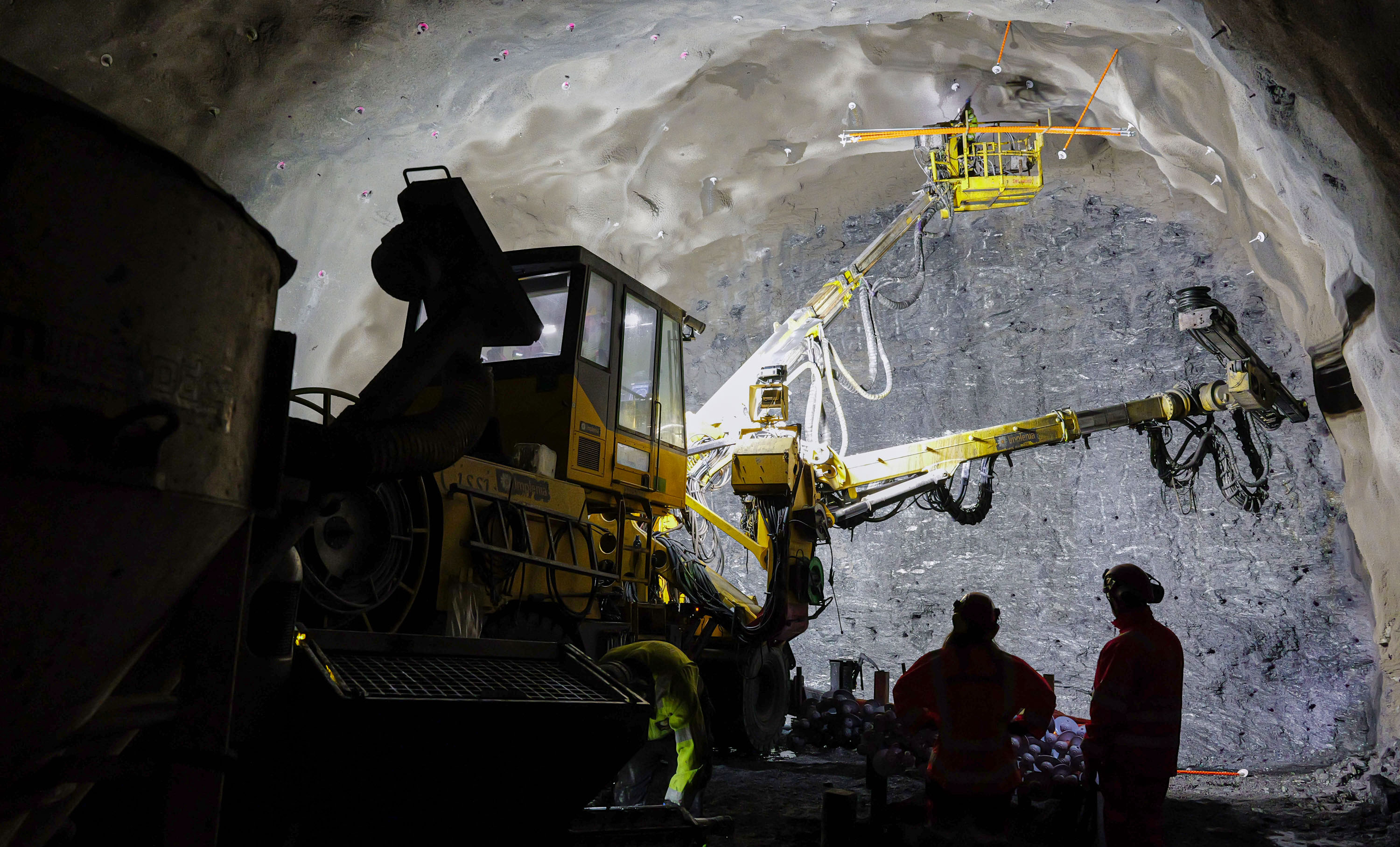 Dentro del túnel de carretera submarino más profundo y largo del mundo