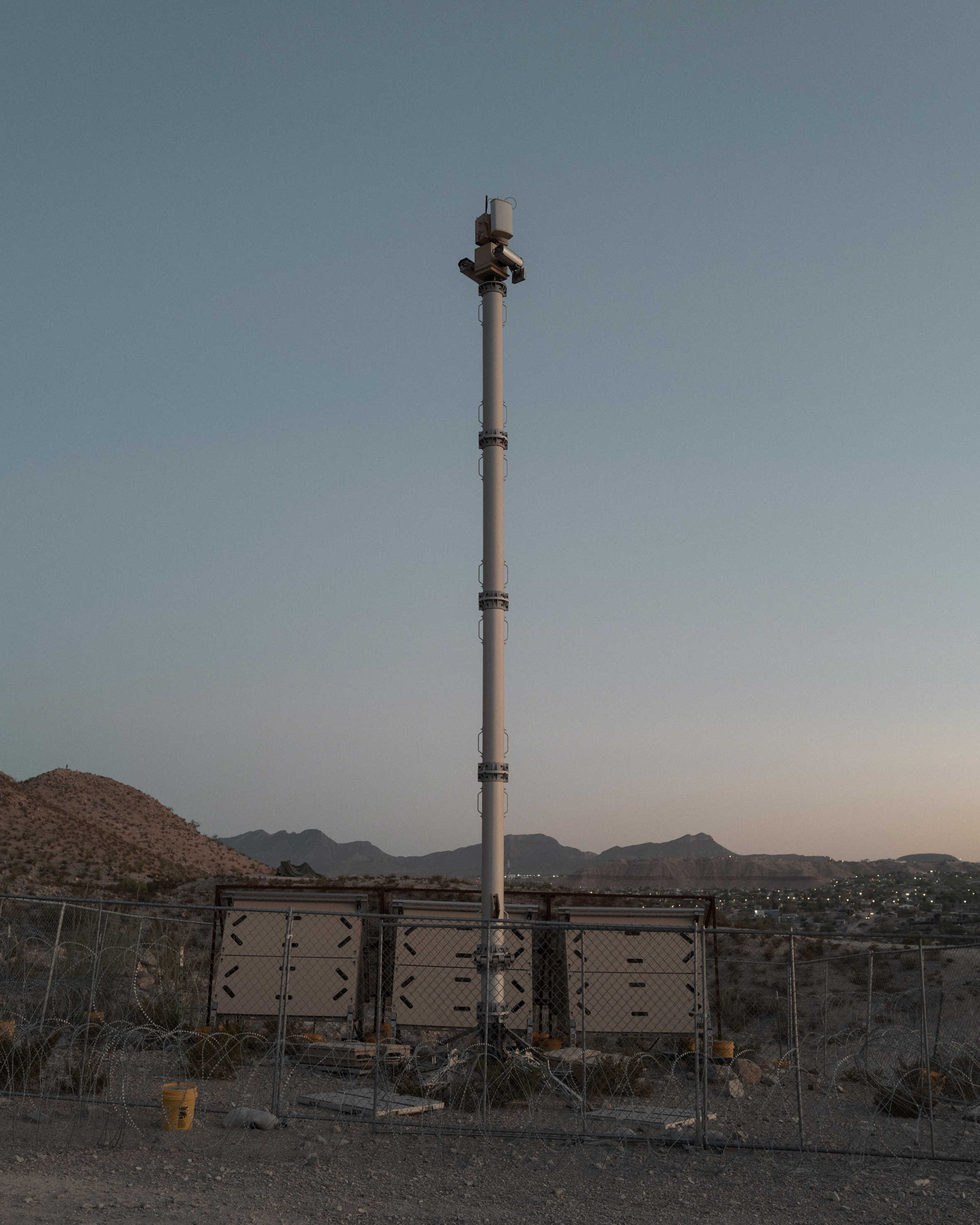 Una torre de vigilancia autónoma (AST) cerca de Sunland Park, Nuevo México.