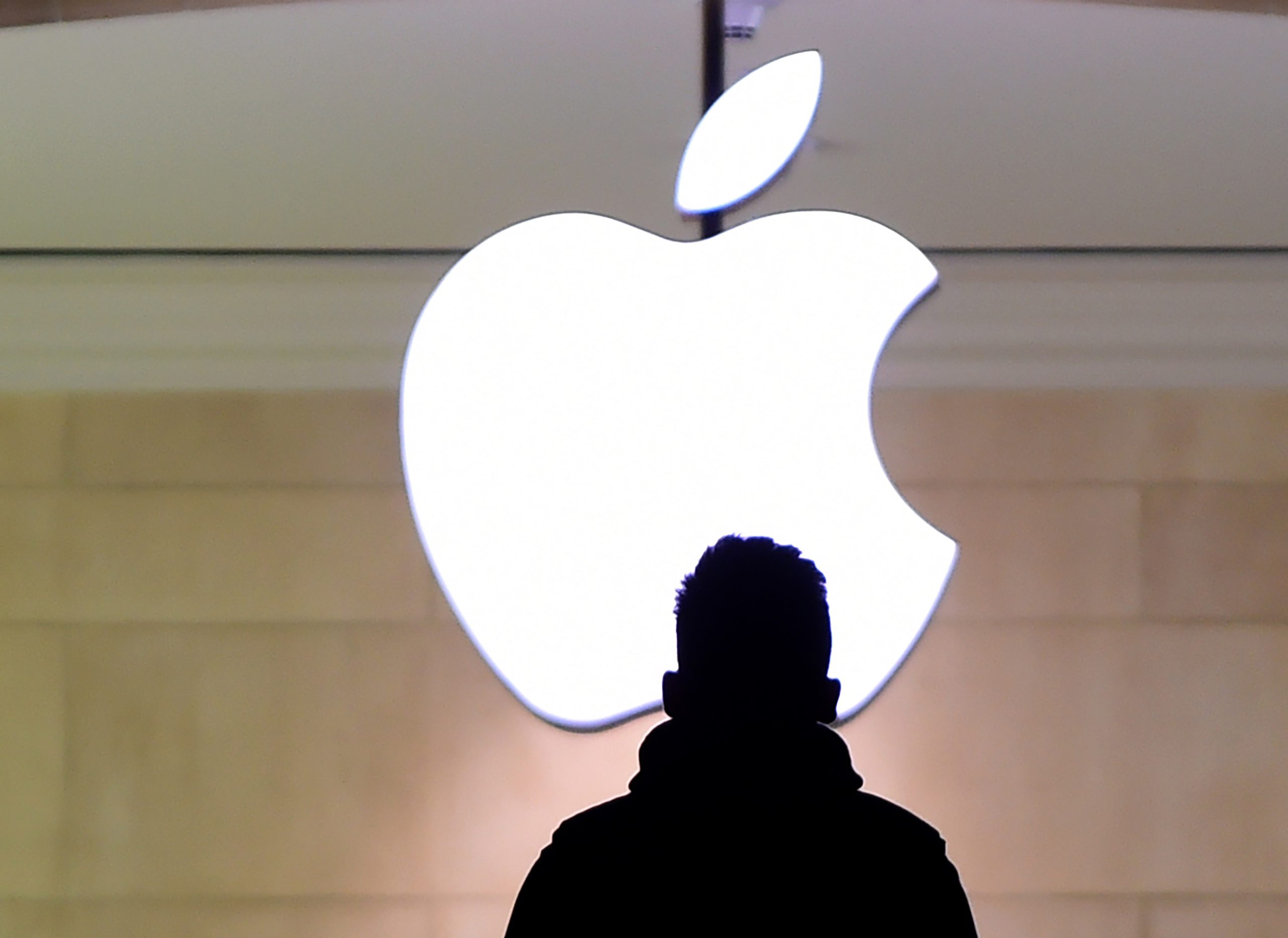 La red energética y las agencias gubernamentales estarían en riesgo si Apple cede al FBI