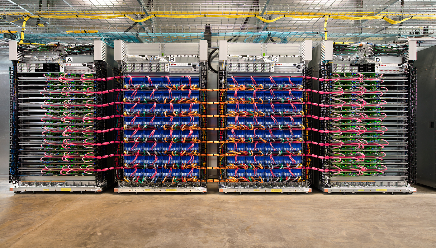 Un superordenador y un chip, las bazas de Google para controlar el hardware de la inteligencia artificial