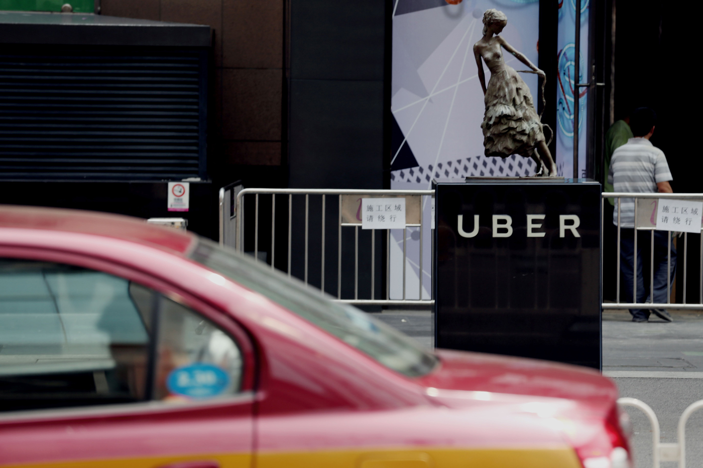 Uber se harta de luchar en China y se rinde ante su gran rival