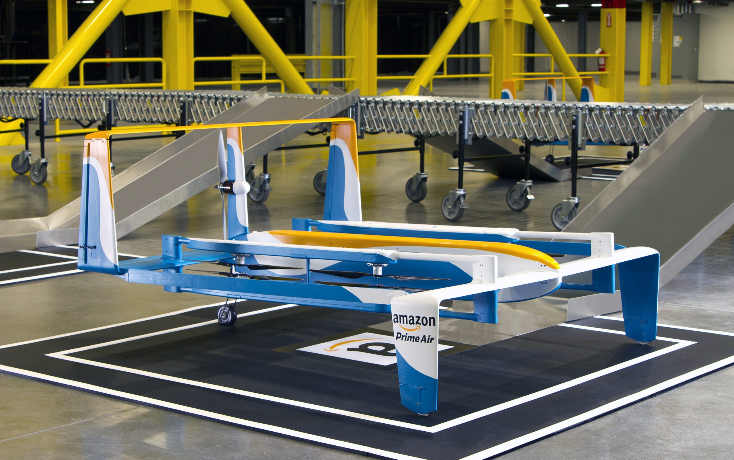 Amazon se cansa de esperar y se lanza a probar drones mensajeros en Europa