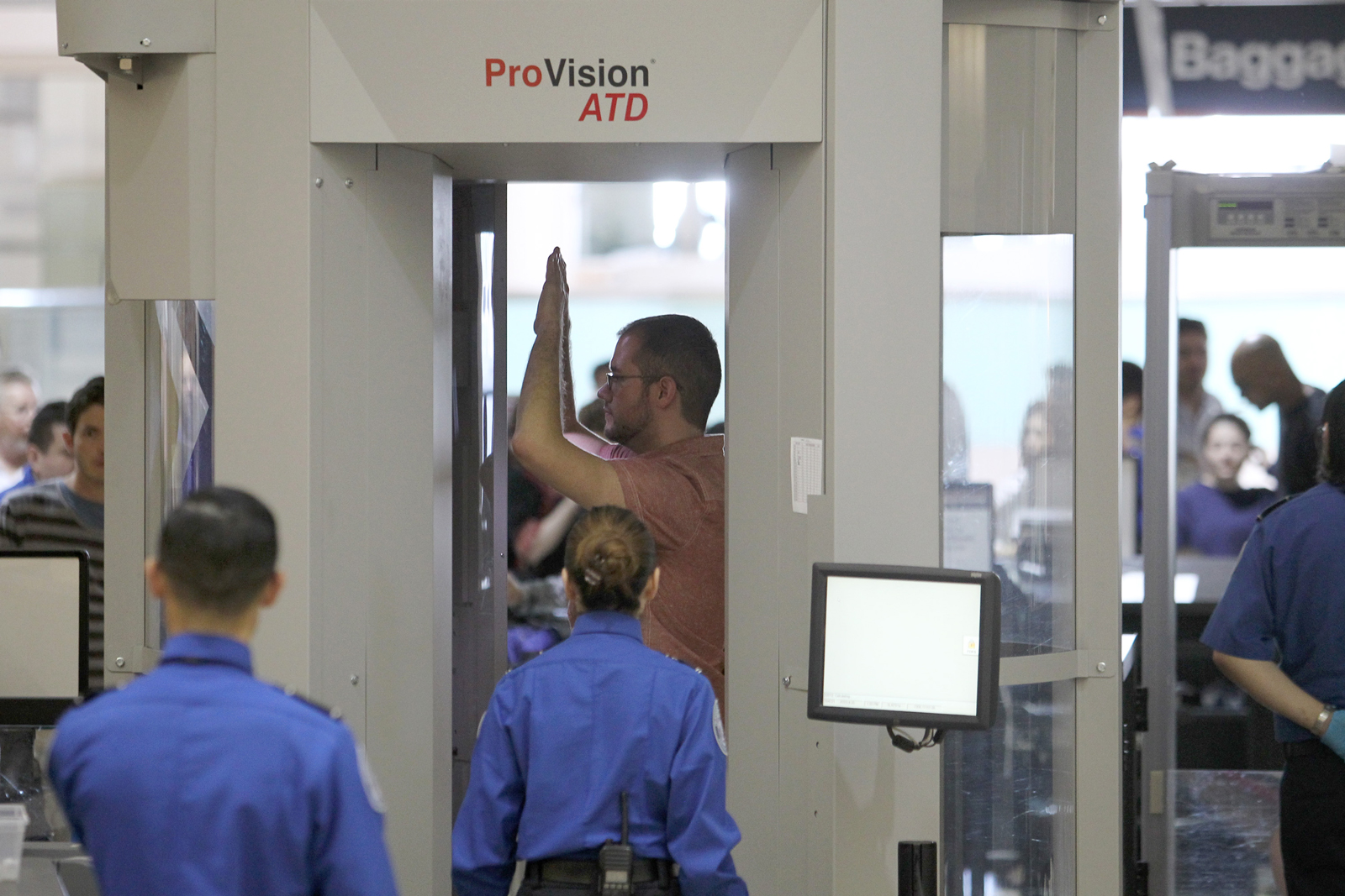 Un escáner de aeropuerto usa inteligencia artificial para no 'desnudar' al pasajero