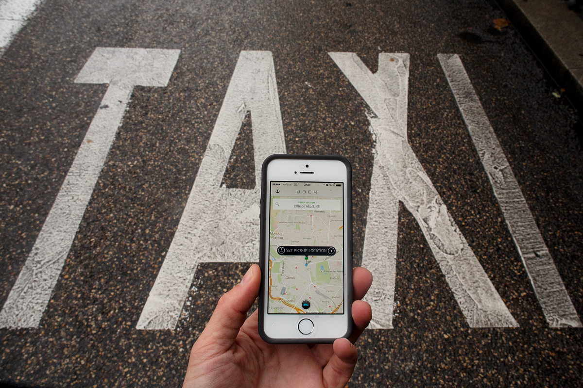 El efecto Uber: los taxistas cobran menos y sus conductores trabajan más