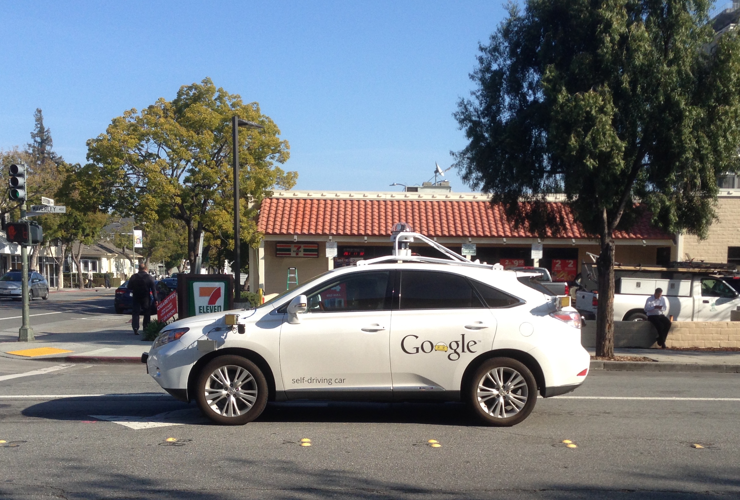 Un coche autónomo de Google choca por su culpa
