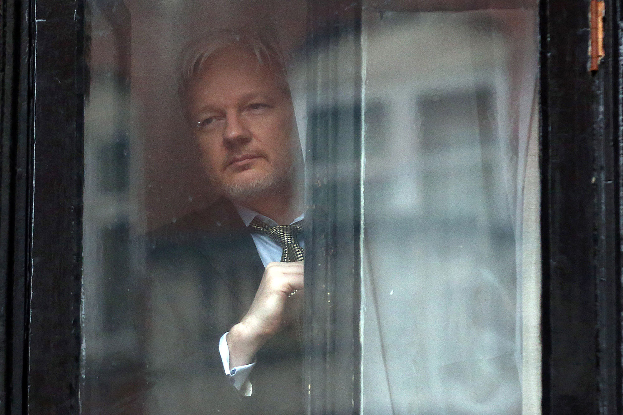 El día que Assange quiso ayudar a las empresas tecnológicas (sin hacer nada)