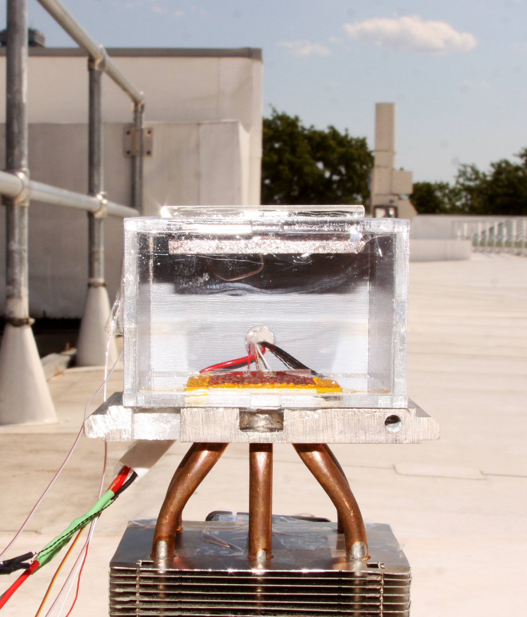 Este aparato extrae litros de agua del aire y sólo necesita luz solar para funcionar
