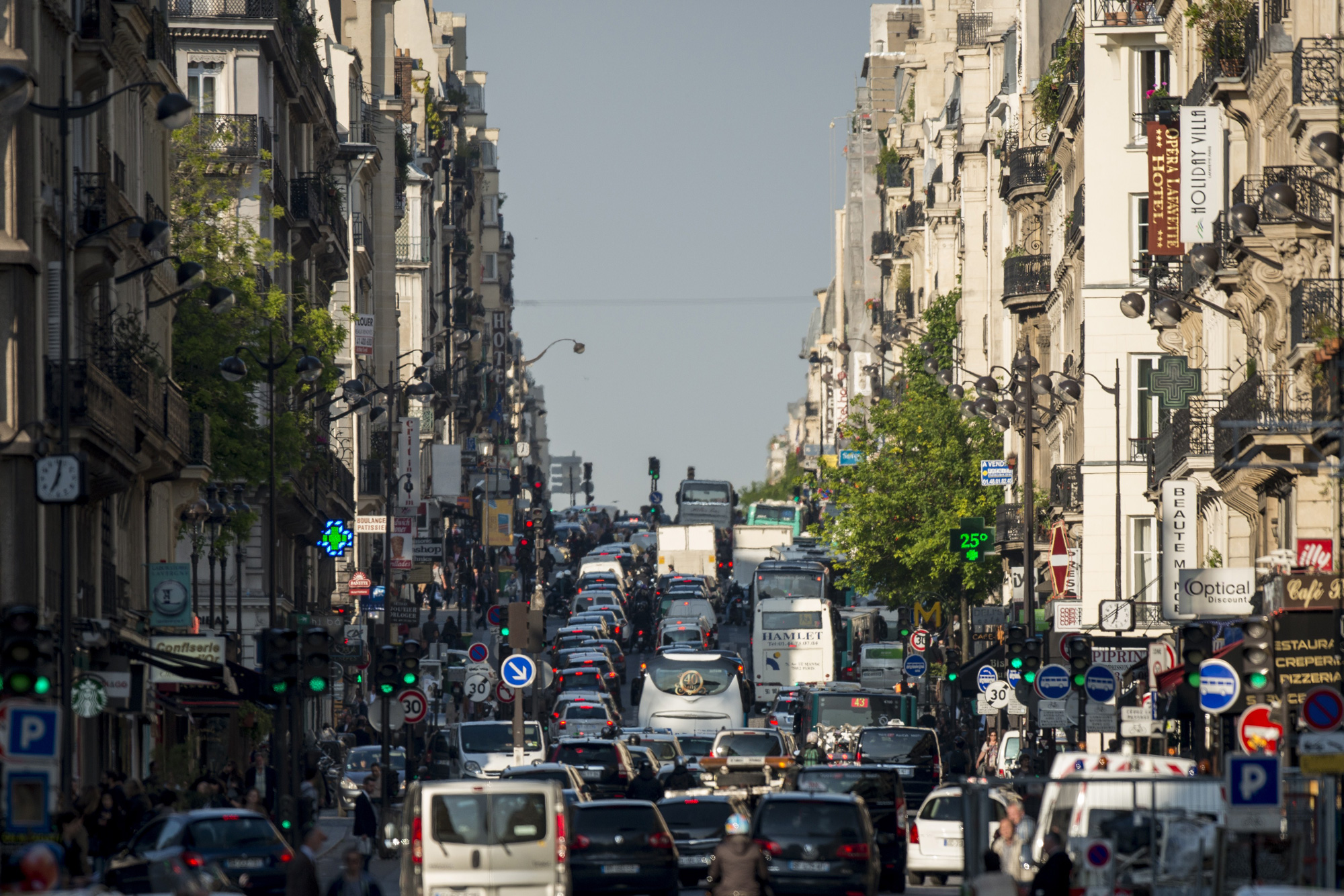 Los centros de Madrid, París, Ciudad de México y Atenas prohibirán el coche diésel