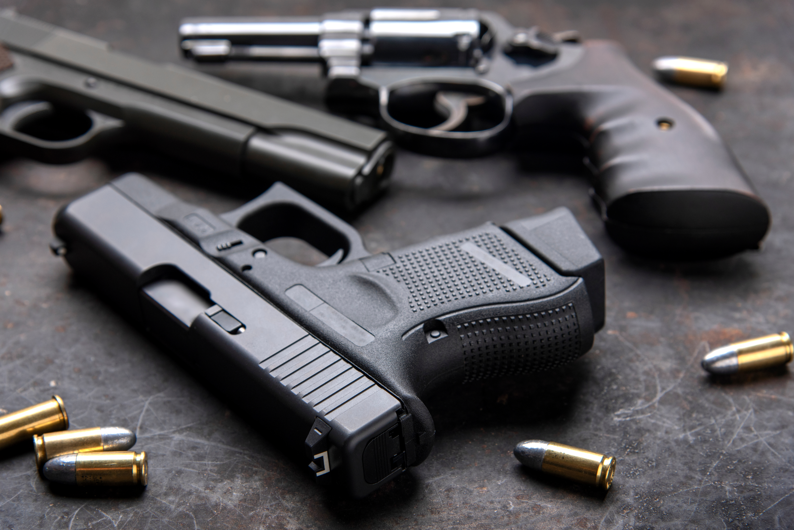 La prohibición de Facebook de vender armas de forma privada es bastante pasiva
