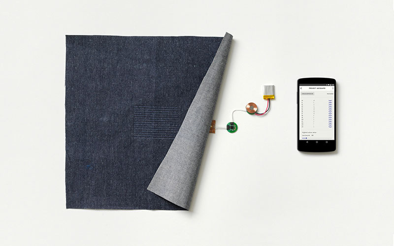 Un robot abusa de los textiles inteligentes de Google para comprobar su resistencia