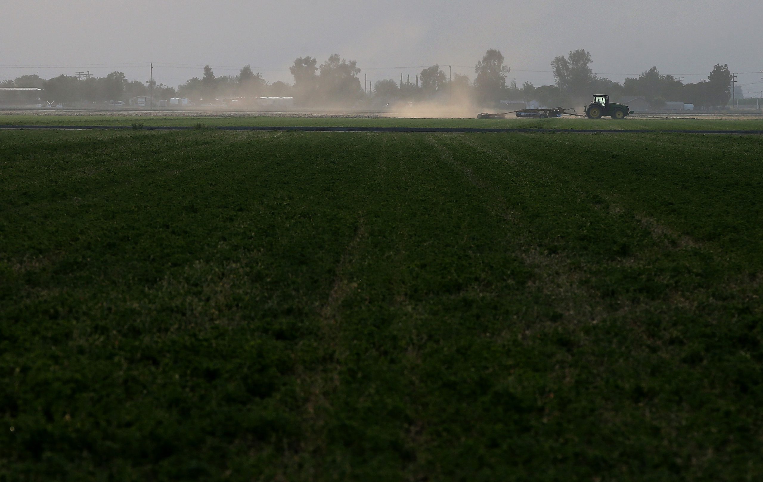 Un mercado negro para que los agricultores puedan hackear sus tractores rotos