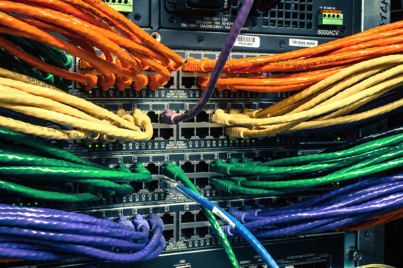 Millones de personas con un único servicio web (mal construido), colapso seguro