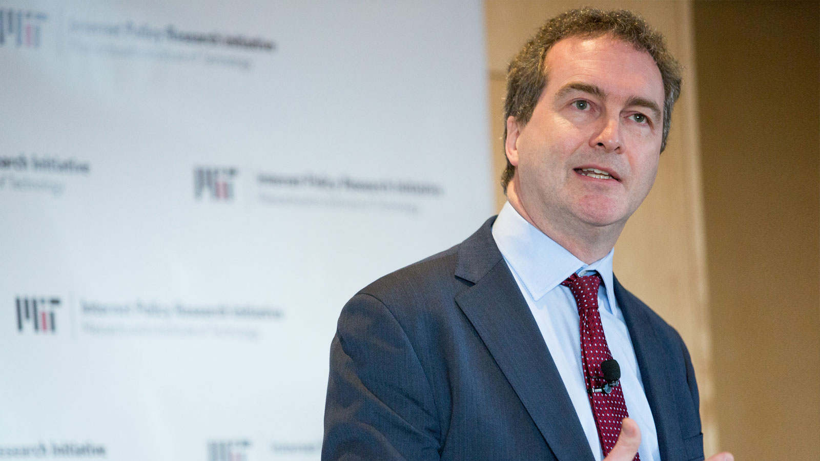 La agencia de espías británica pide colaboración entre empresas y gobiernos contra la encriptación