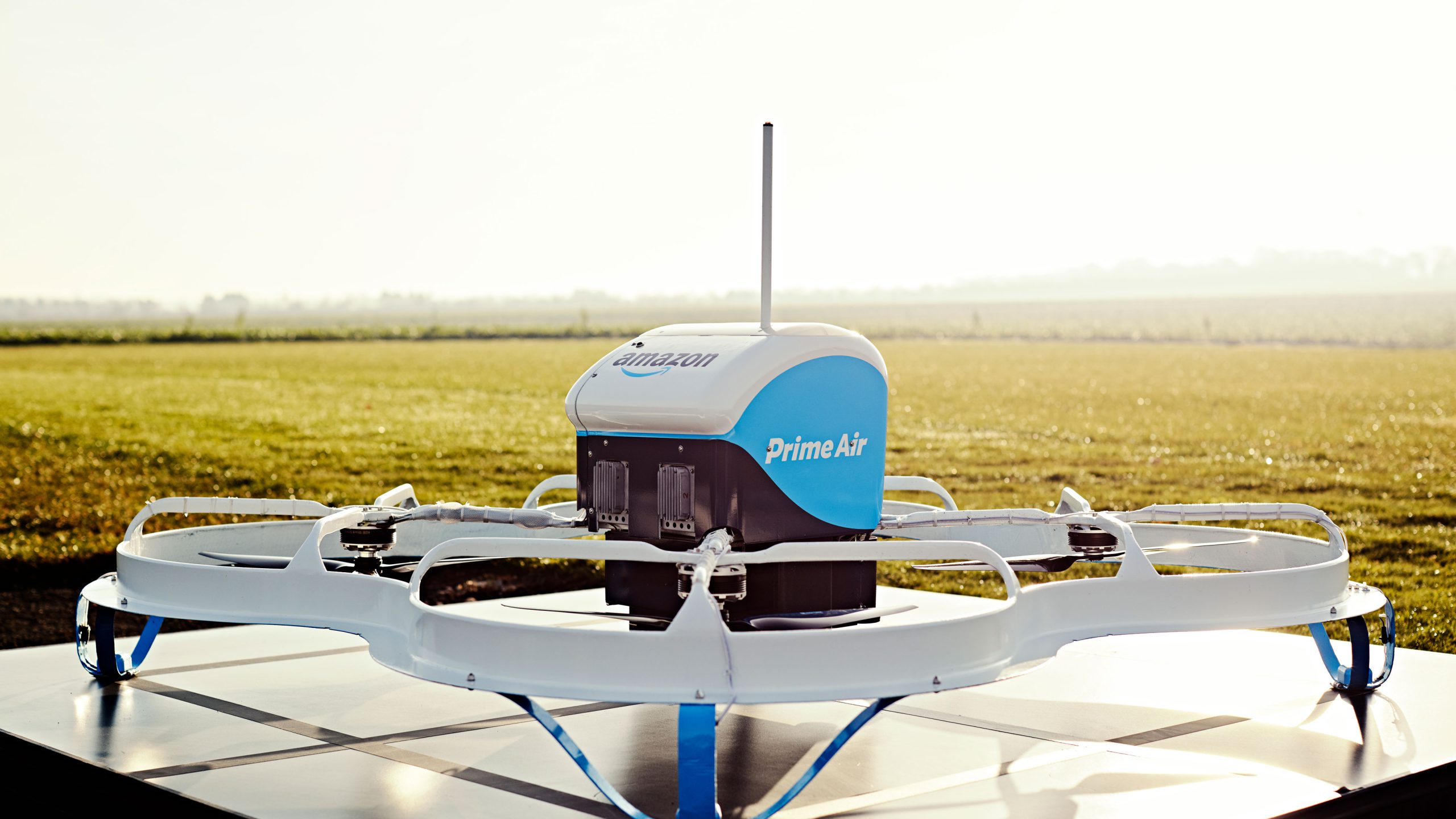 Los drones repartidores de Amazon lanzarán los paquetes desde el cielo
