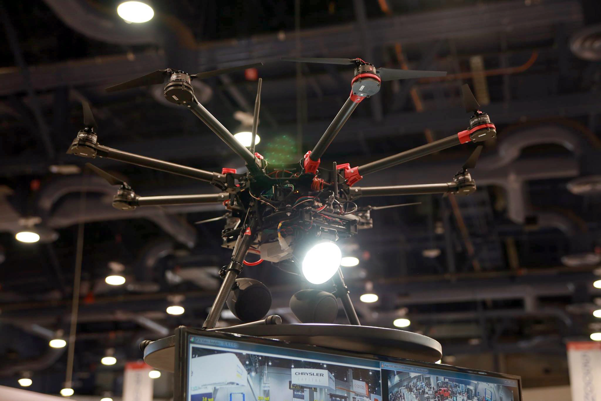 Adiós a los guardias de seguridad, este dron patrullará por ellos