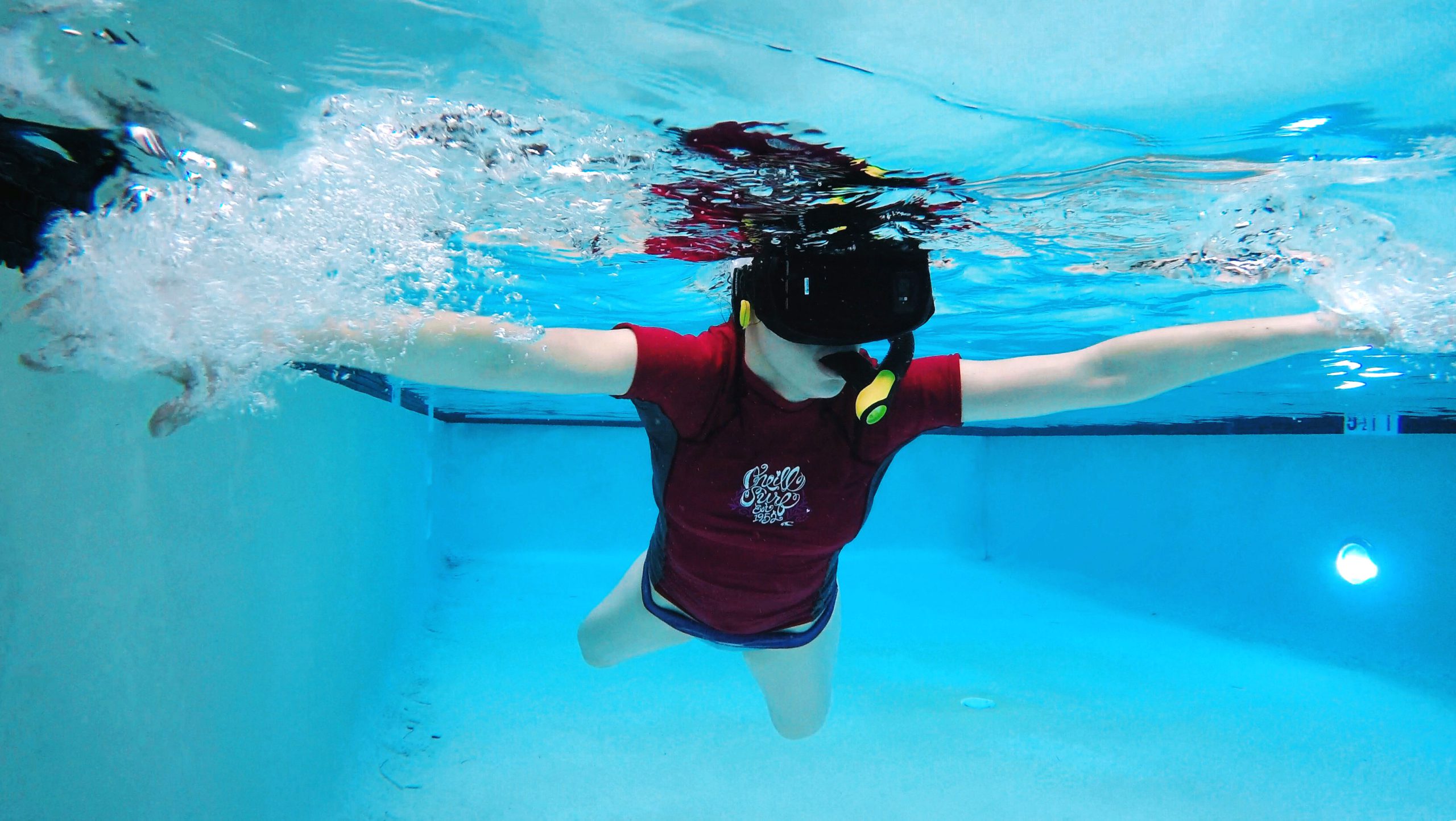 Descubra cómo es flotar en el espacio con este sistema acuático de realidad virtual