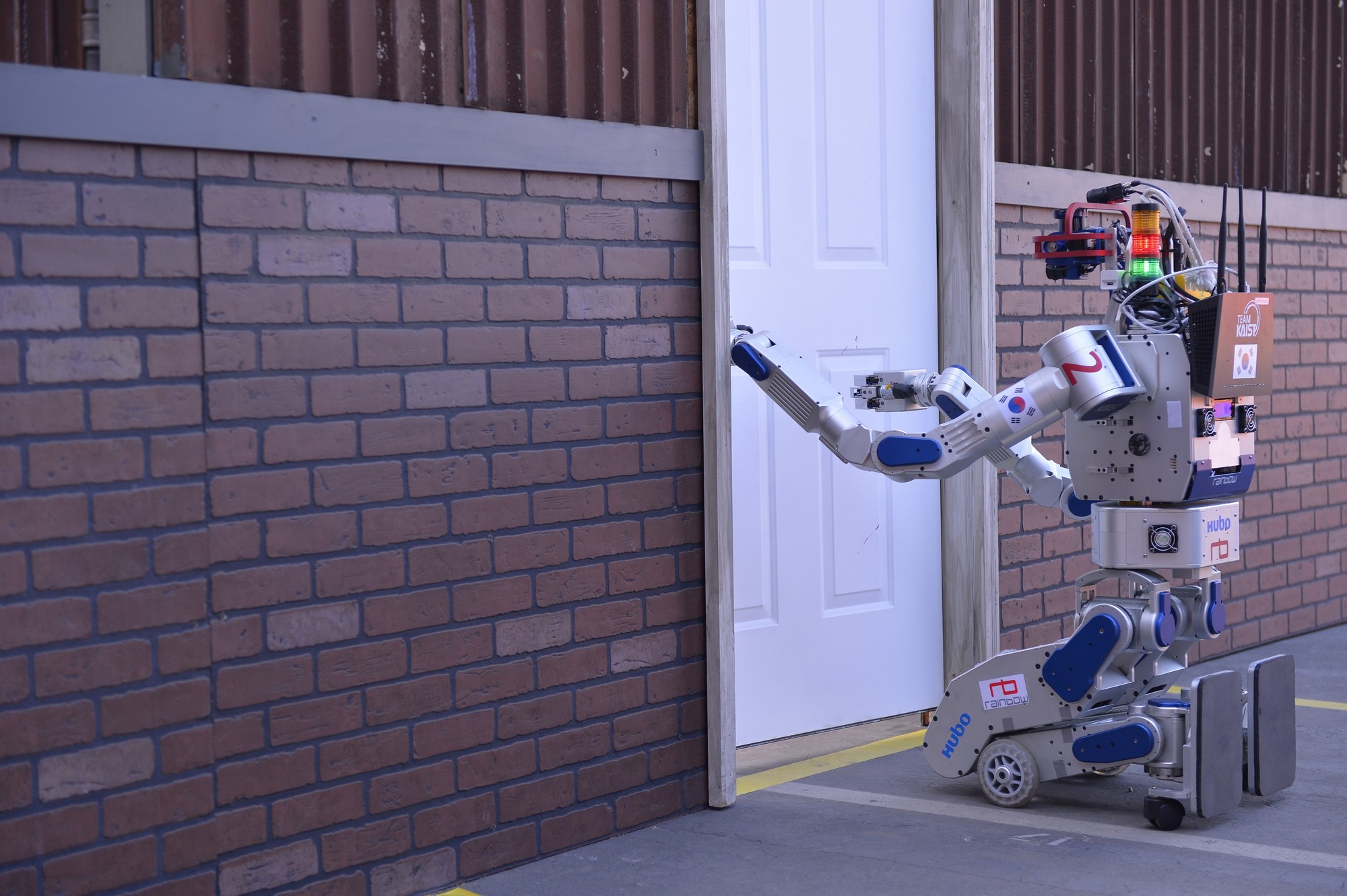 Los robots 'transformers' triunfan en el reto DARPA de la robótica