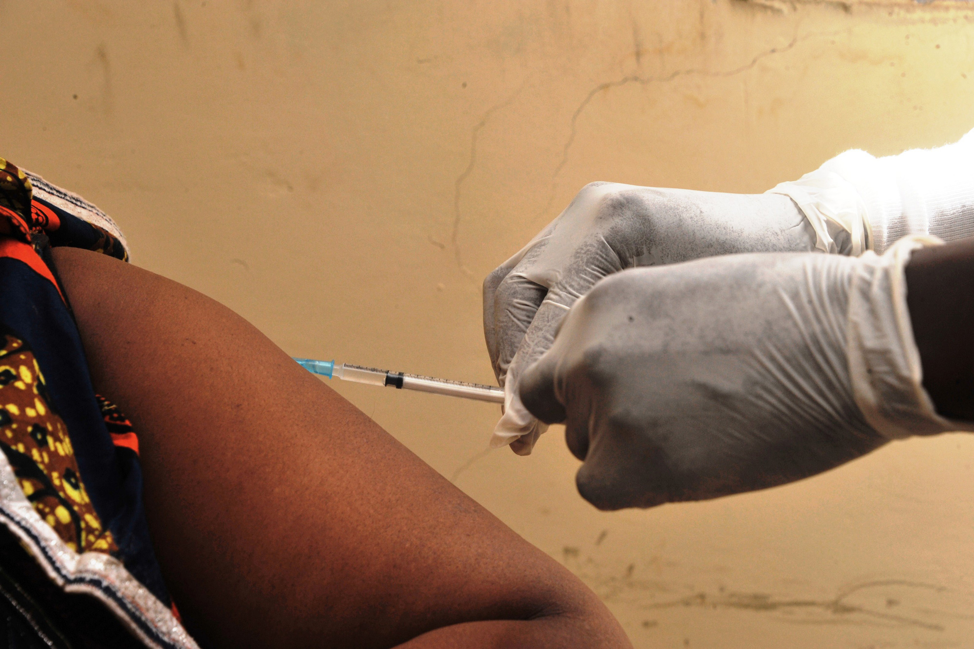 La nueva vacuna 100 % efectiva contra el ébola no significa el fin de la enfermedad