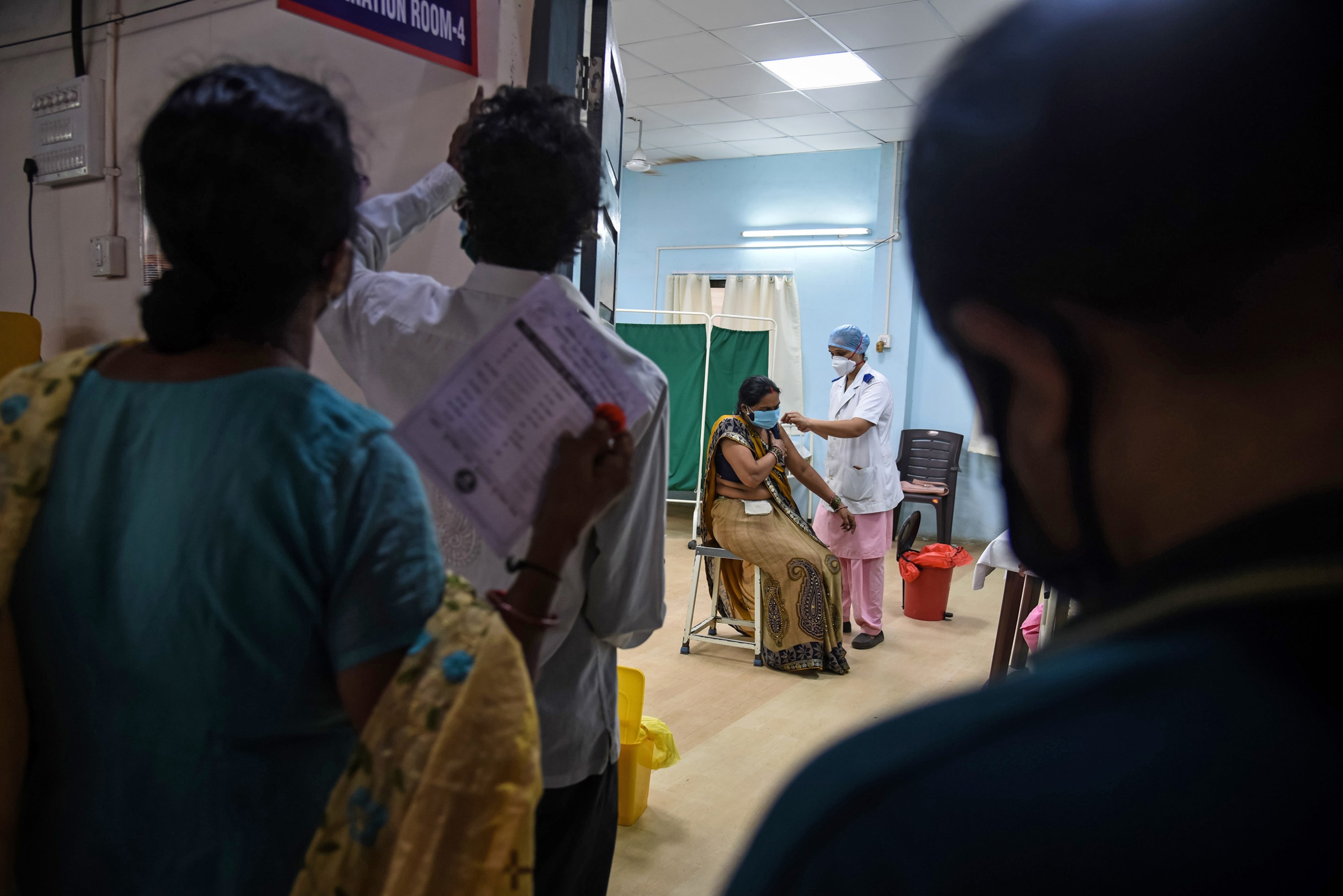 Todo lo que necesita la India para superar su terrible crisis de COVID-19