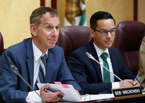 California responde a los recortes energéticos de Trump con un ambicioso plan independiente