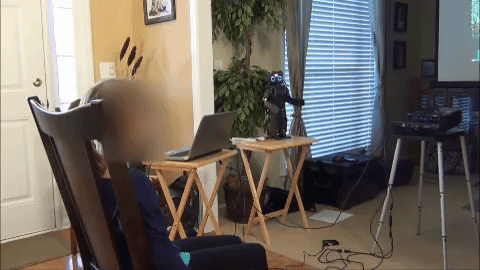 Darwin, el robot que mejora las sesiones de fisioterapia de los niños con parálisis
