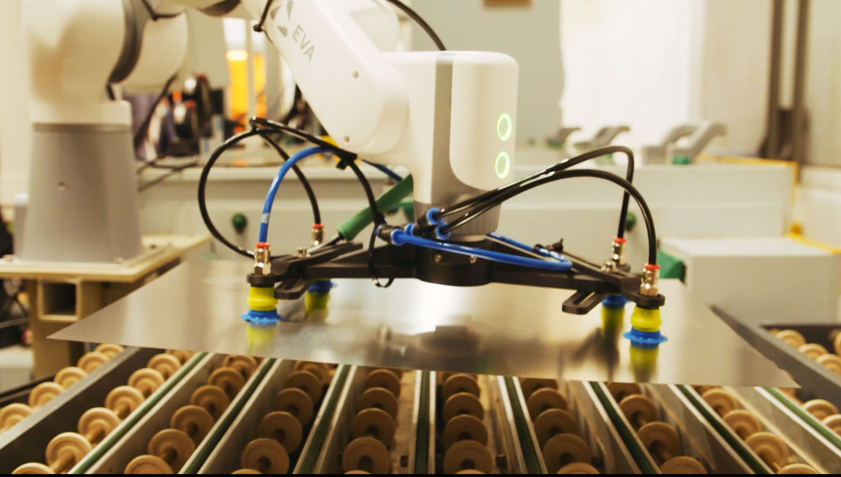 Eva, el robot 'low cost' y fácil de programar diseñado para las PYME