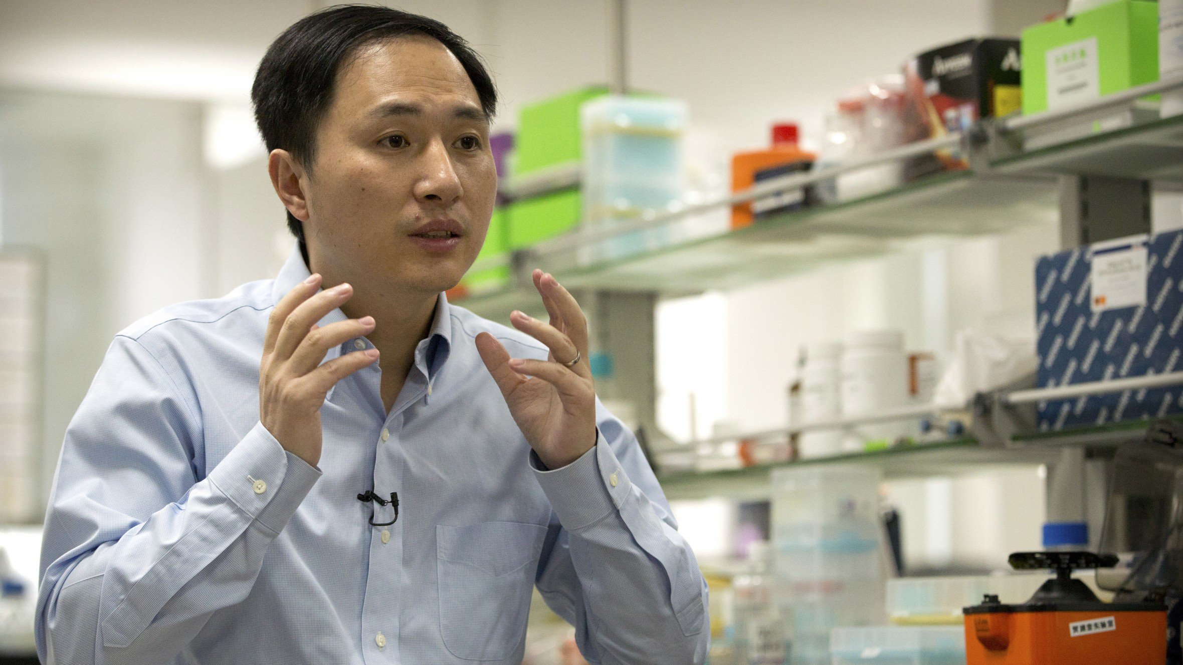 Historia del primer hombre que usó CRISPR en embriones humanos (y lo que pasó después)