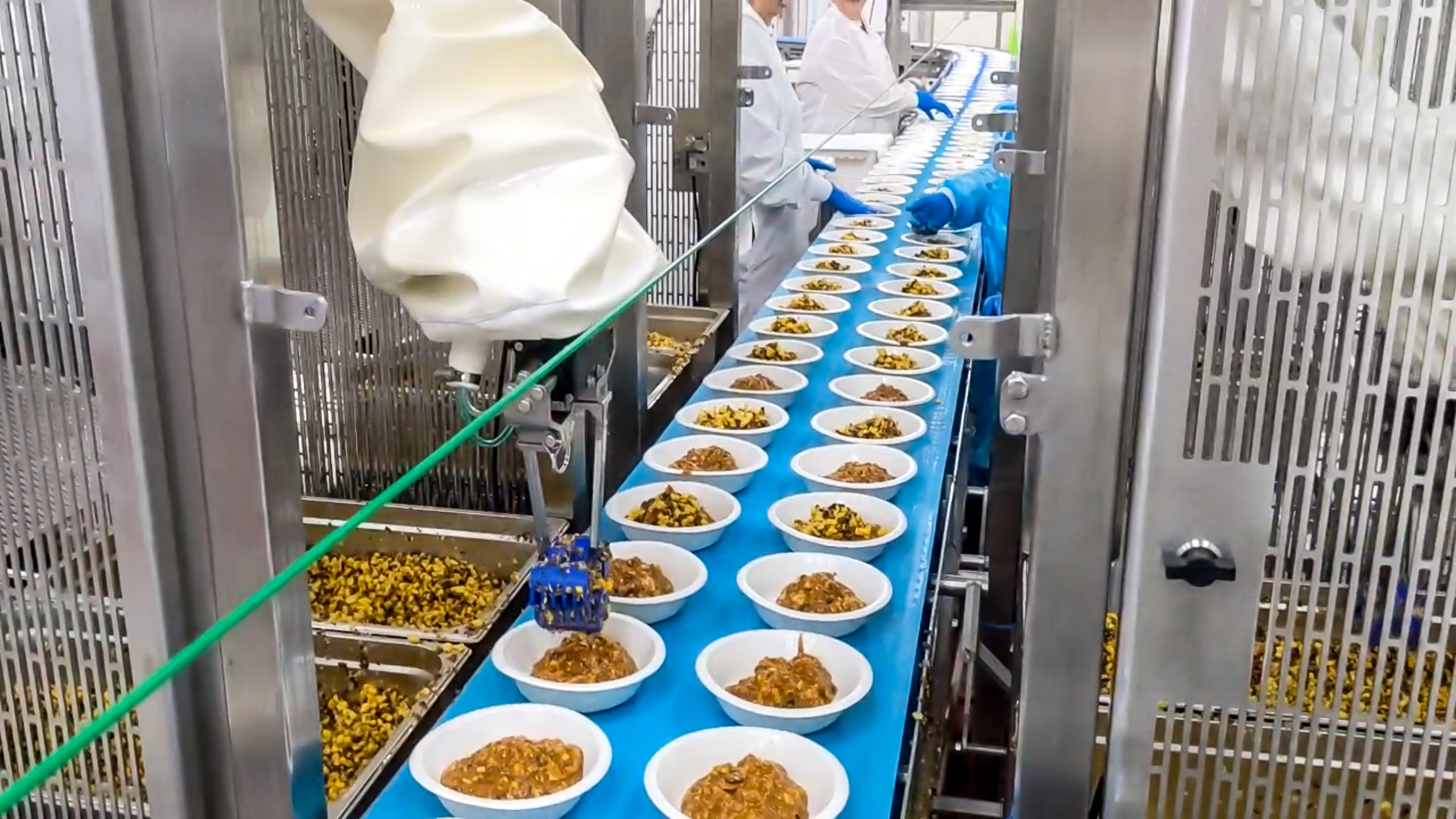 Las comidas envasadas por robots llegan al pasillo de los congelados