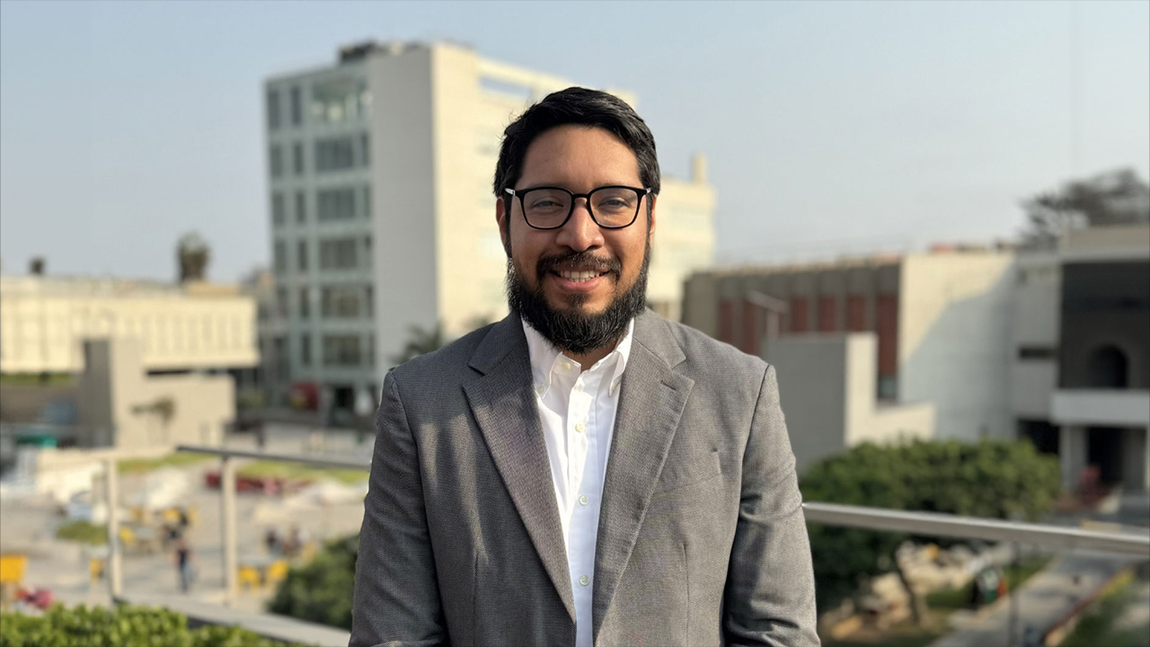 Gabriel Carrasco-Escobar (Perú), 33