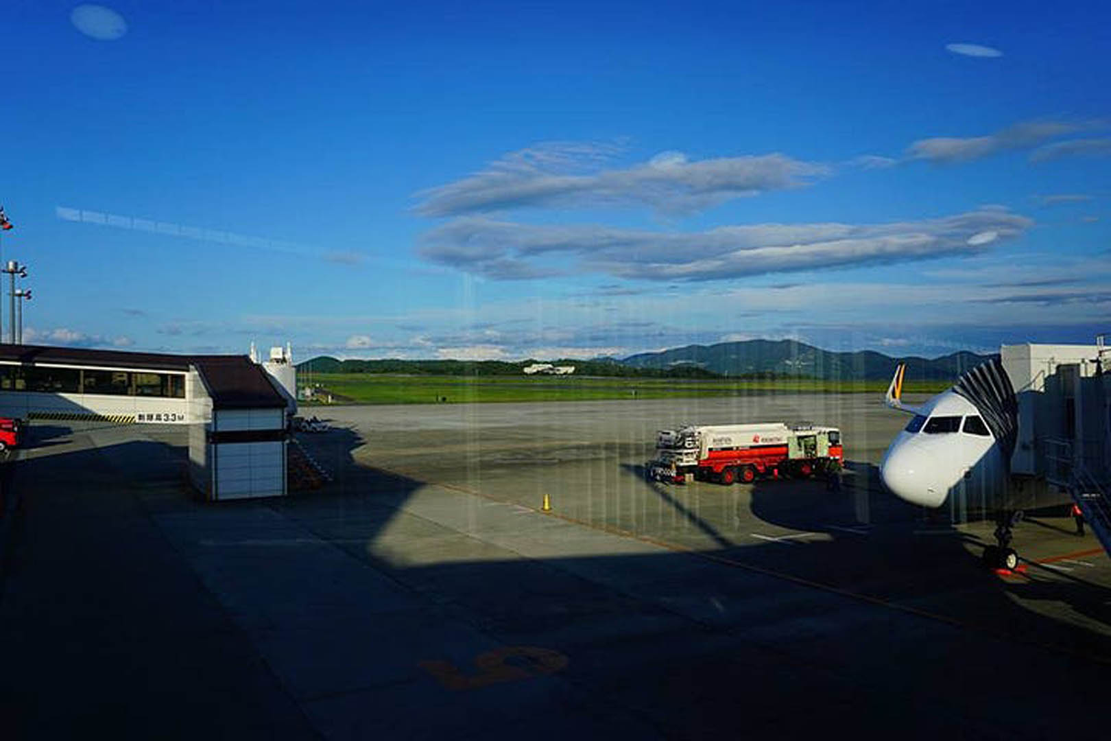 這張是剛走出空橋時拍的，相機沒校時所以時間是15:05，在山裡面的岡山機場