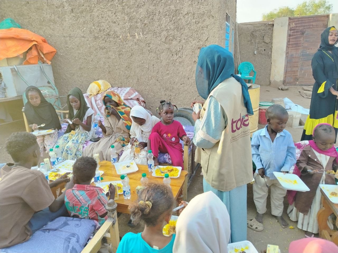 هدية لأيتام السودان