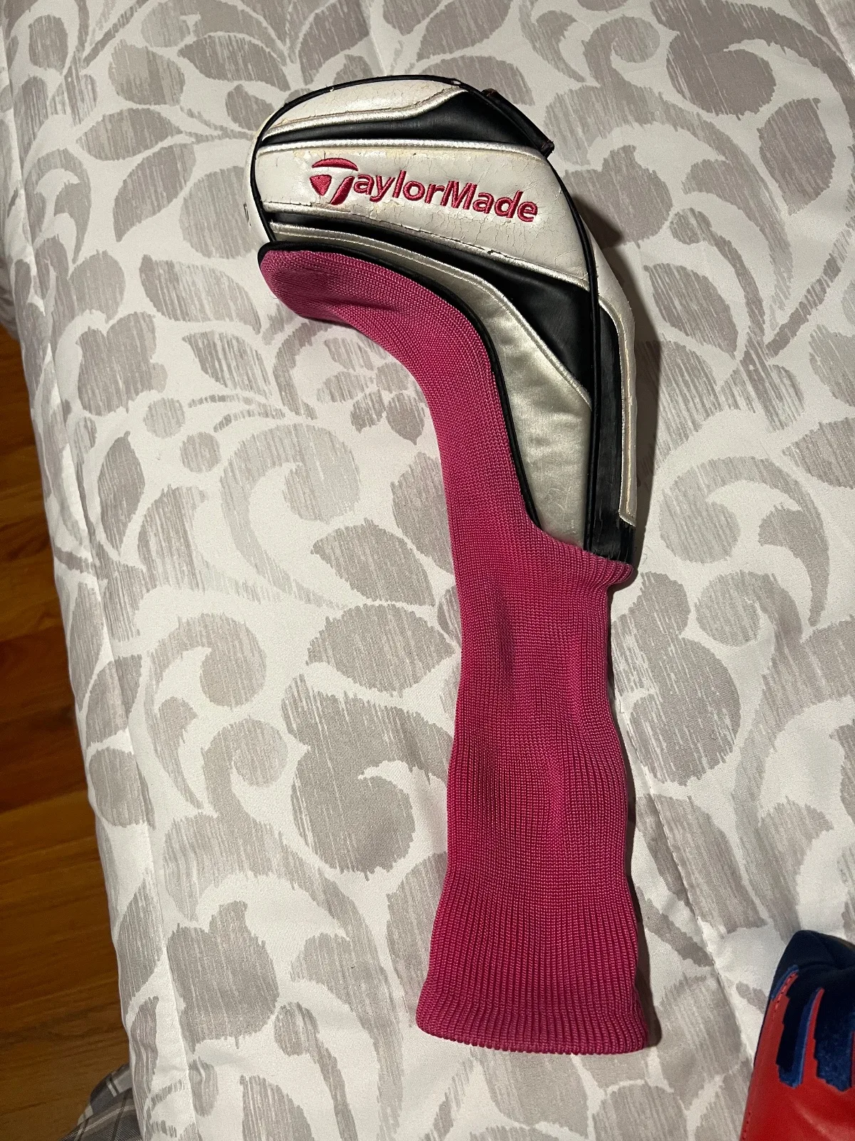 TaylorMade TOUR ONLY exclusive R11s pink out headcover