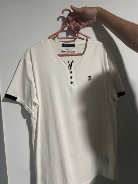 Men Ao Lon White Henley T-Shirt