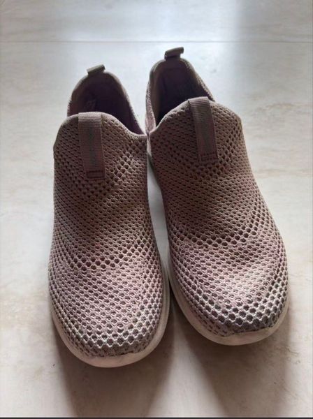 Light pinkish purple mesh slip-on sneakers
