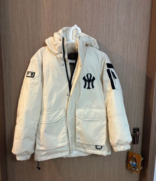 Cream MLB New York Yankees Hooded Puffer Jacket