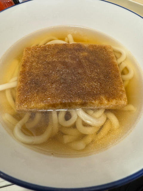油揚げと出汁のきつねうどん