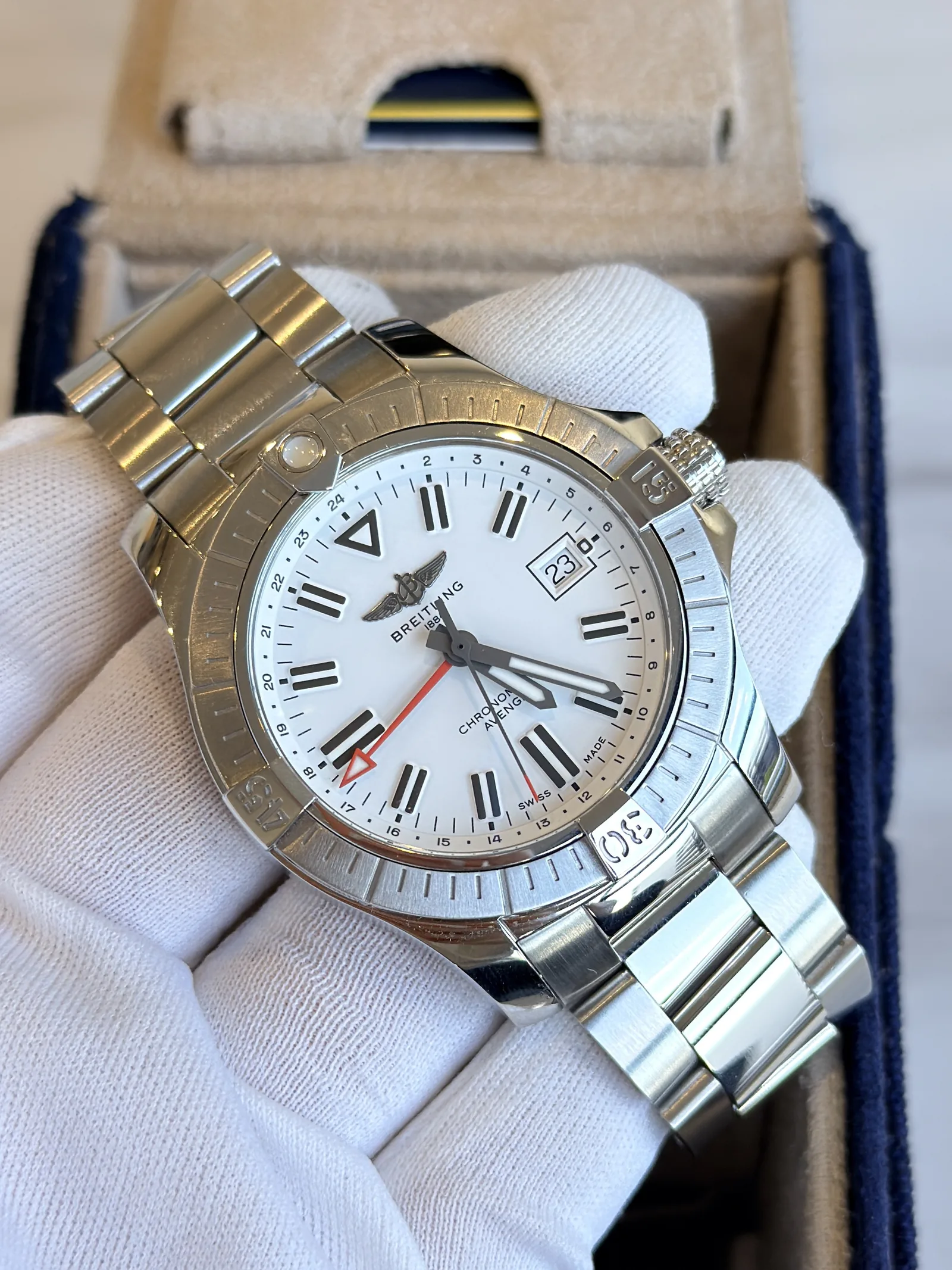Breitling Avenger Automatic GMT 43 2025