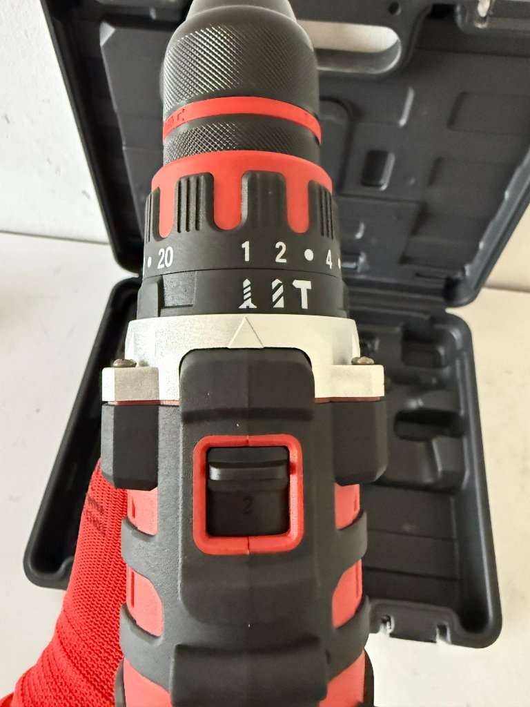 Taladro Percutor Inalámbrico Milwaukee 68V - 3