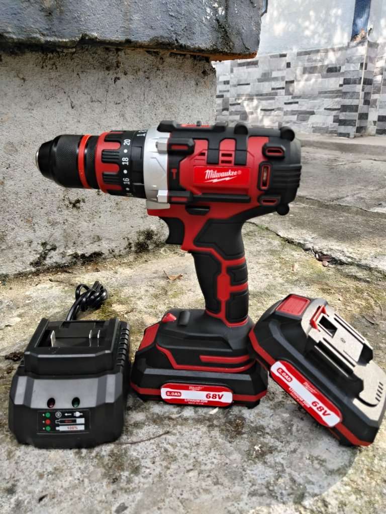 TALADRO PERCUTOR MILWAUKEE 68V