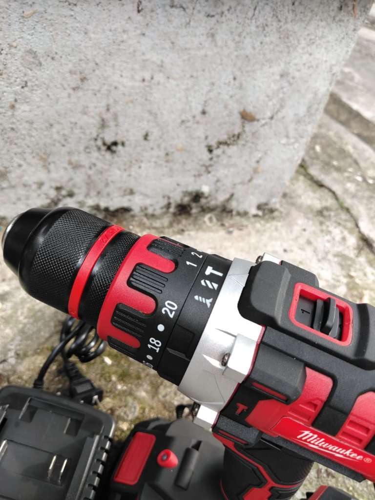 TALADRO PERCUTOR MILWAUKEE 68V - 2