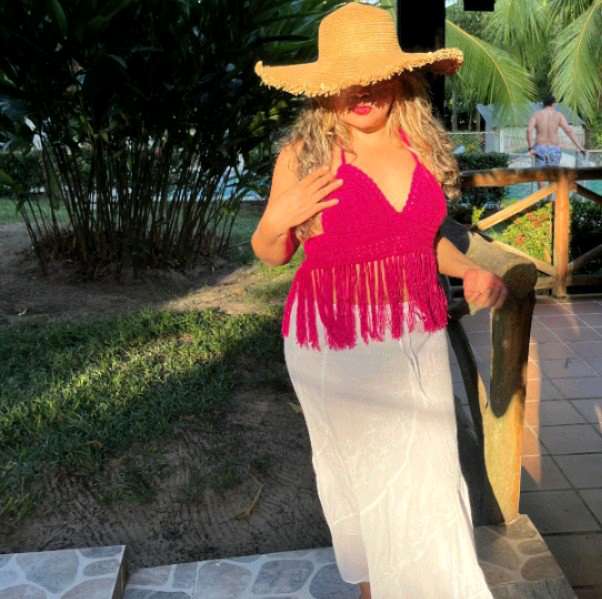 crop tops flequillo fucsia